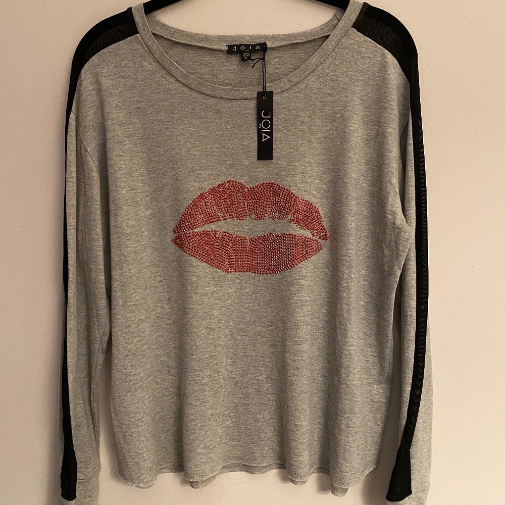 Crystal metallic red lips tee